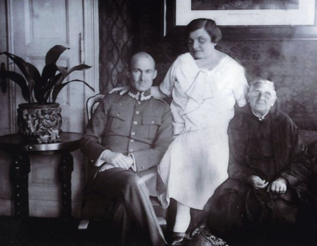 Julian Nietupski z żoną i teściową