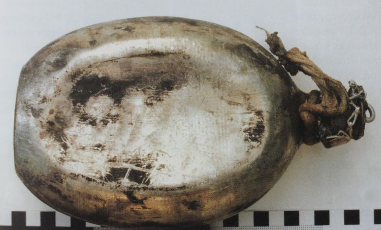 Manierka aluminiowa, wzór z 1931 roku z wydrapanym nazwiskiem Osiński M.