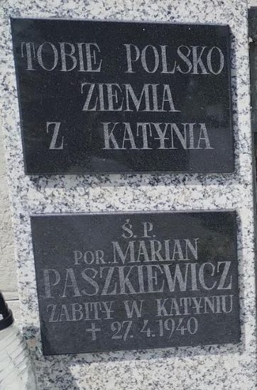Pamiątkowa tablica nagrobna Mariana Paszkiewicza na cmentarzu we Wrześni