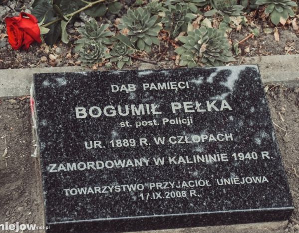 Płyta pamięci Bogumiła Pełka przy Dębie Pamięci