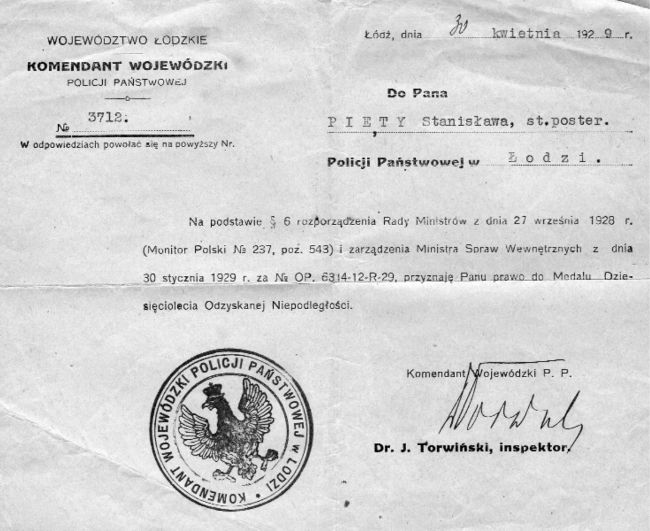 Decyzja przyznania Medalu Dziesięciolecia.