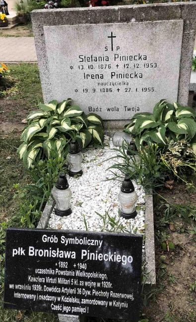 Symboliczny gr&oacute;b Bronisław Pinieckiego w Poznaniu.