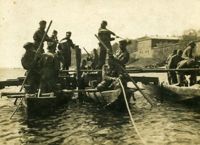 Andrzej Pisarski na ćwiczeniach saper&oacute;w w Modlinie.