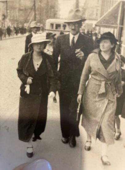 Kazimierz Połatyński na ulicy.