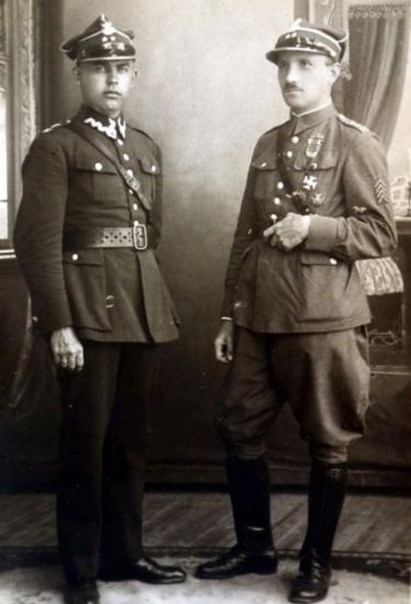 Jan Pończa w mundurze porucznika