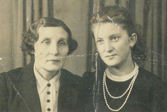 Żona Tomasza Purka z córką Marią, 1946 rok