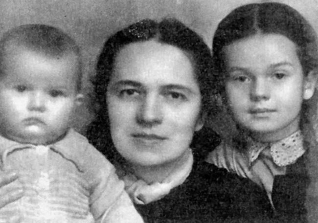 Irena Ratajczak żona Czesława Ratajczaka z dziećmi.