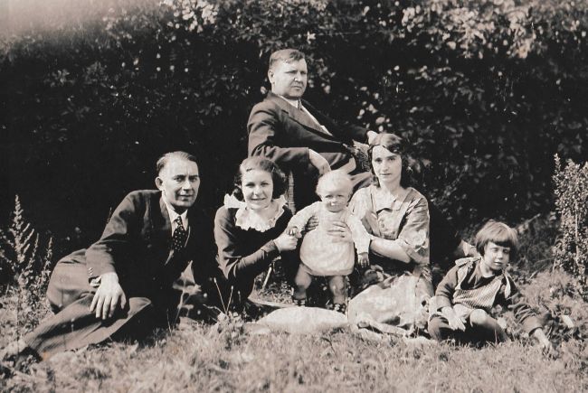 J&oacute;zef Rejdych z żoną i dziećmi.