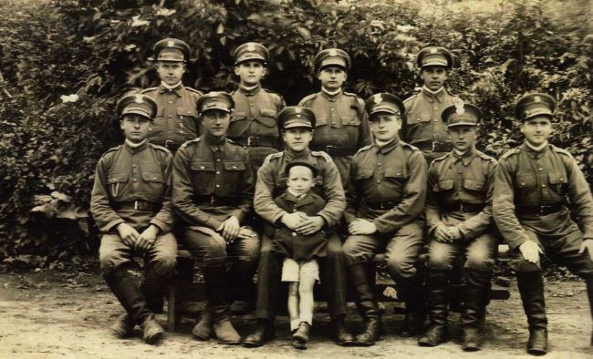 Jan Rubas z oddziałem KOP Radosz&oacute;wka