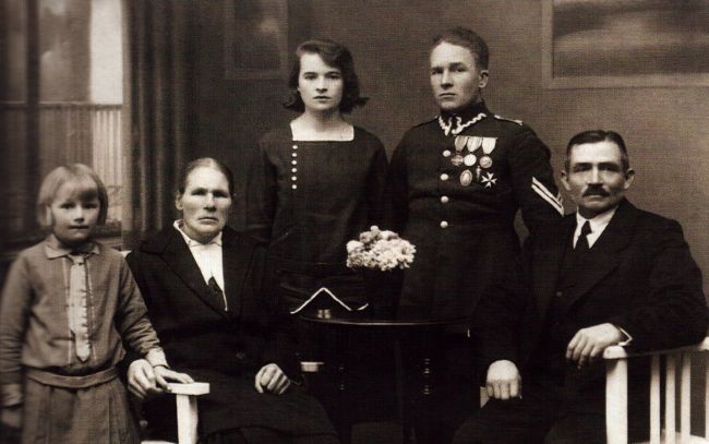 Jan Rubas z rodzicami i siostrami