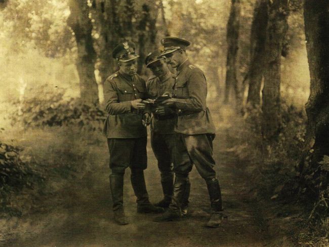 Żołnierze KOP Radosz&oacute;wka z dow&oacute;dcą Janem Rubasem.