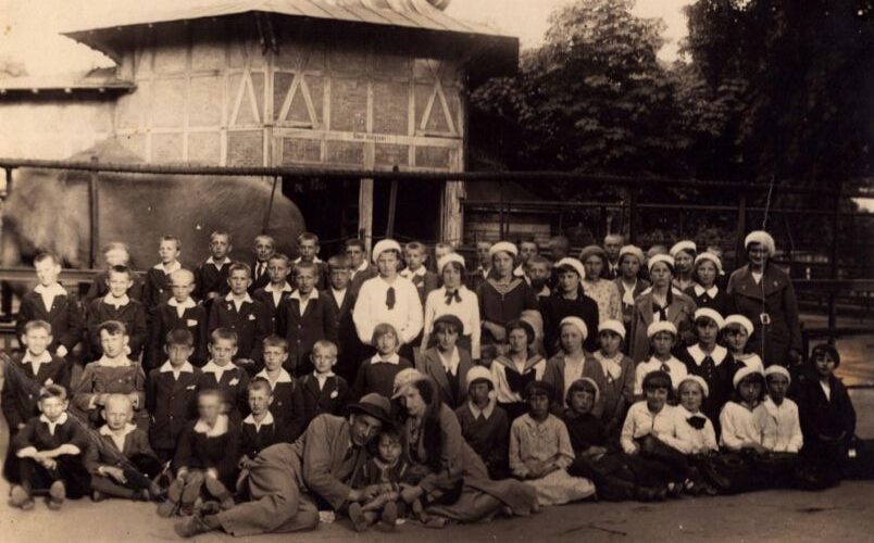 Wycieczka do ZOO w Poznaniu z kierownikiem Stefanem Rysmannem 1936