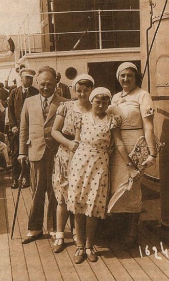 Jerzy Schnitter z rodziną na parowcu 1933 rok