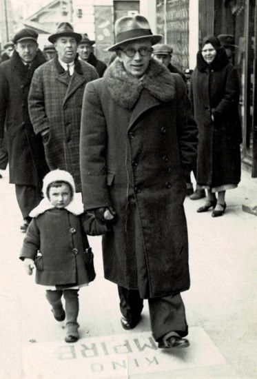 Kazimierz Seweryn z pasierbicą Henryką na spacerze w 1939 roku