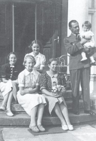 Kapitan Sidor z rodziną w Poznaniu, przed wojną