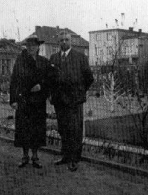 Wandalin z żoną w ogrodzie w Poznaniu