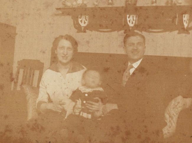 Maria i Wandalin Sierszeńscy z synem.