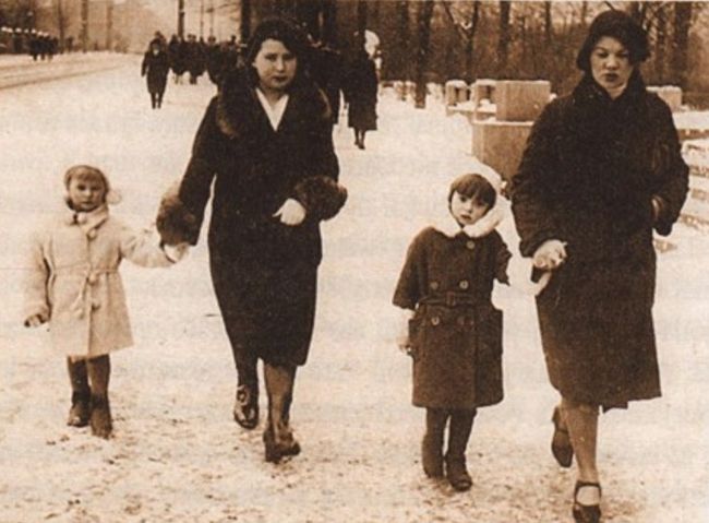 Paweł Stachowiak - żona z dziećmi i nianią, 1933 rok