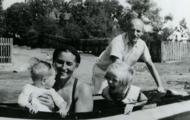 Kazimierz Starkowski z rodziną na kajaku