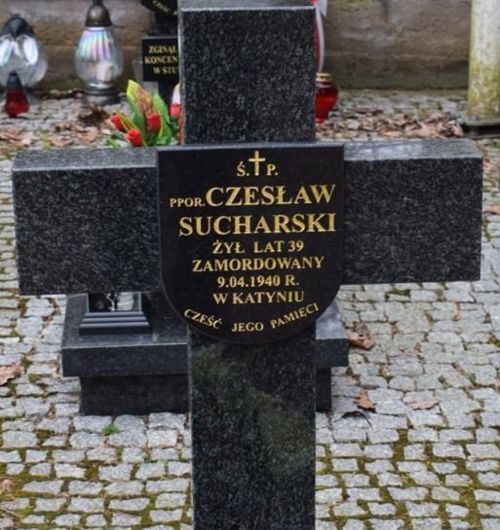 Czesław Sucharski, gr&oacute;b symboliczny na cmentarzu parafialnym w Izbiszczach.