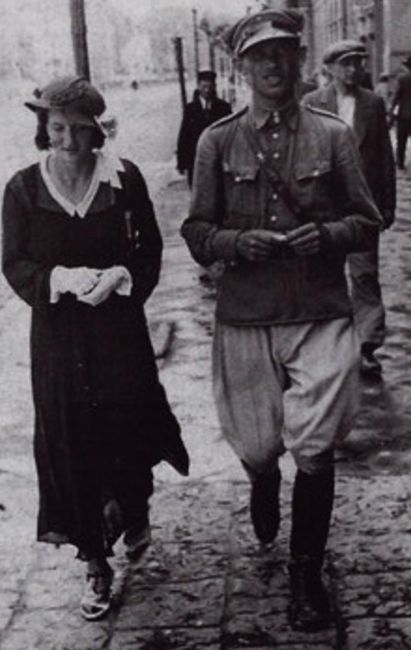 Jan Szmagier z żoną Kazimerą na ulicy w Poznaniu, 1938 rok