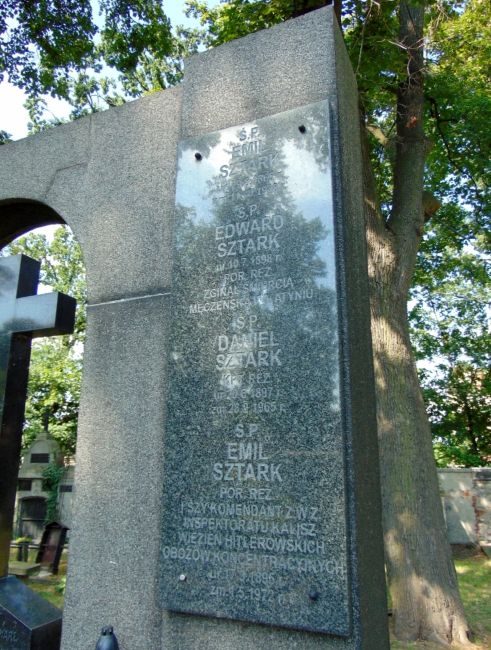 Tablica na grobowc&oacute;w Sztark&oacute;w na cmentarzu ewangelickim w Kaliszu