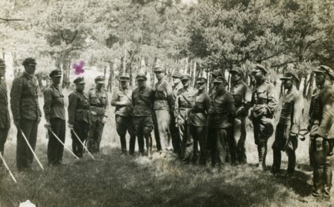 Jan Szukalski - fotografia zbiorowa, czwarty od prawej