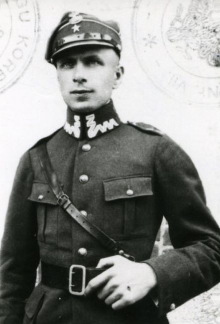 Maksymilian Szulczyński w mundurze podporucznika.