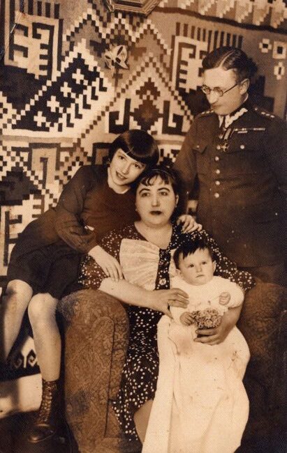 Stefan Tomaszewski z córkami Anną i Marią