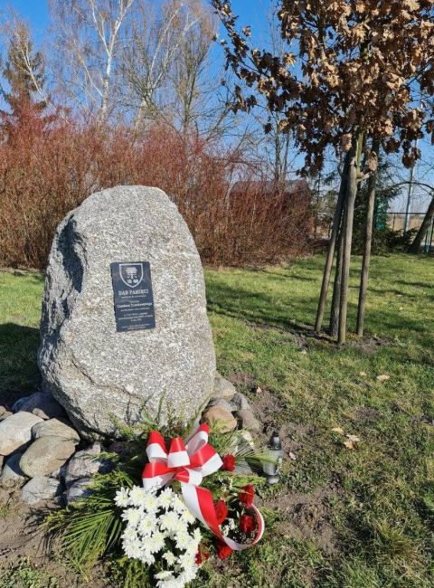 Dąb i głaz pamięci Czesława Truszkowskiego