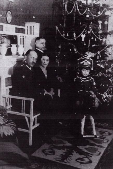 Alfred Tułodziecki z żoną Julią i synem Andrzejem, gwiazdka