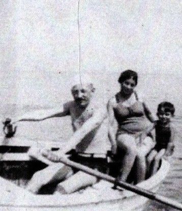 Alfred Tułodziecki z rodziną nad morzem