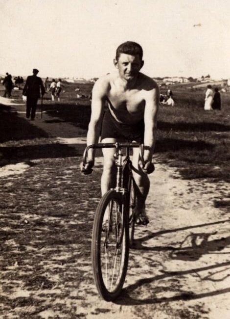 Jan Urbański na rowerze