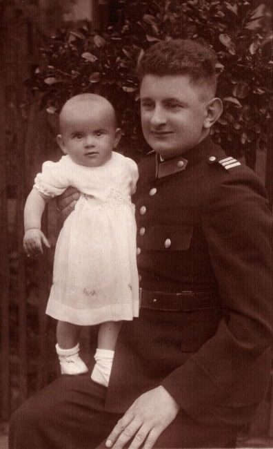 Jan Edward Urbański z c&oacute;rką Basią w Łucku.
źr&oacute;dło: * materiały własne