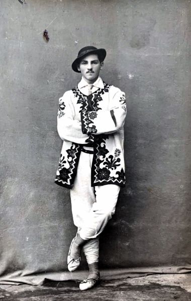 Stanisław Wolnowski w stroju ludowym