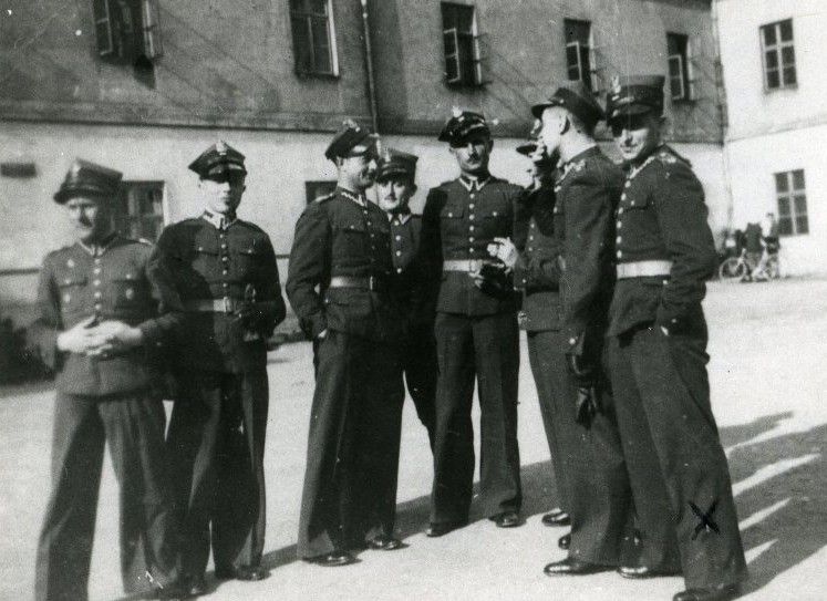 Władysław BIały z kolegami z 19 PP