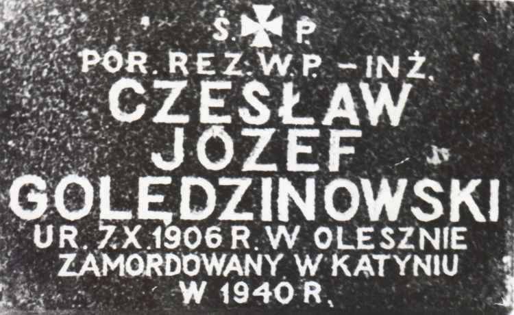 Tabliczka pamięci J&oacute;zefa Golędzinwskiego w kościele pw. św. Karola Boromeusza na Powązkach w Warszawie
